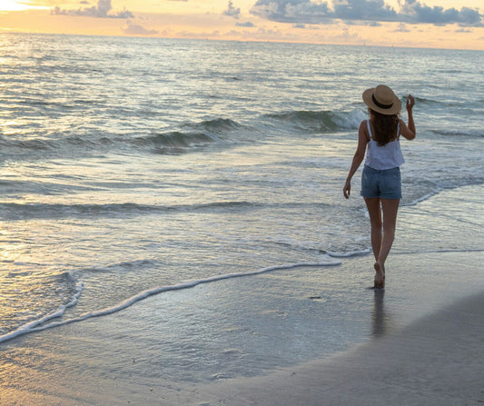 Vacanze 2025: i cosmetici da mettere in valigia